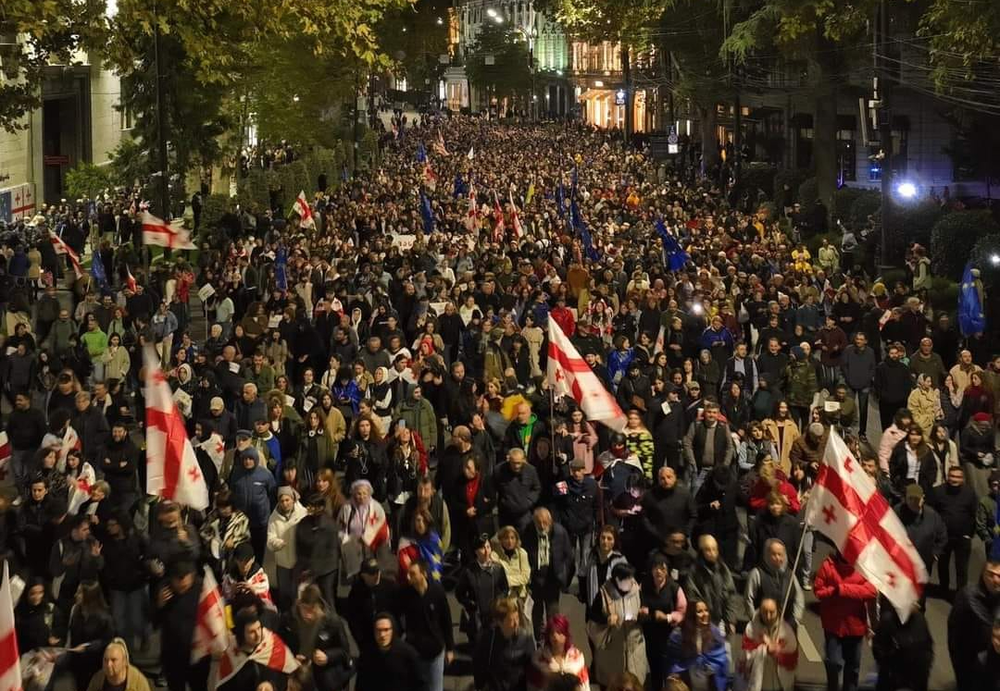 საქართველო ირჩევს ევროკავშირს - არჩევნებამდე 6 დღით ადრე ათი ათასობით მოქალაქე თავისუფლების მოედანზე...