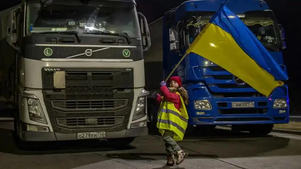 The State Border Guard has indicated that there are around 1 300 trucks waiting to cross from Poland into Ukraine, with no delays in the inspection procedures