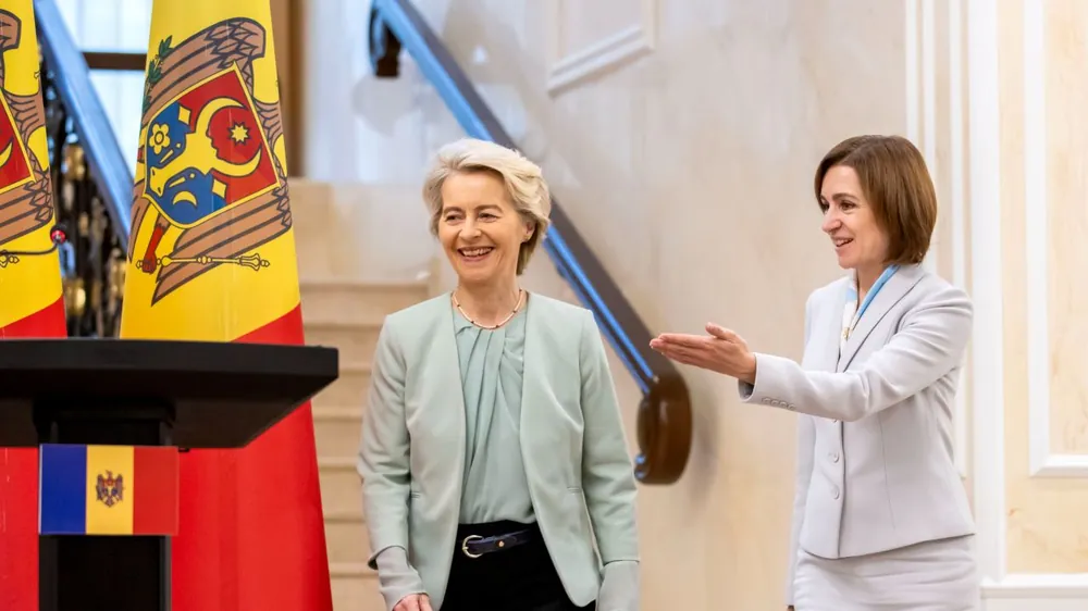 EU's von der Leyen urges Moldovans to vote in membership referendum 